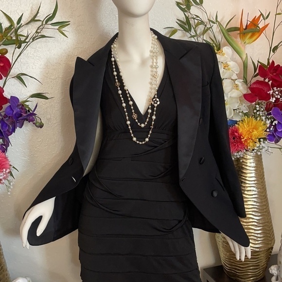 WHITE No.5 Dual Strand Pearl Necklace Black Flower​